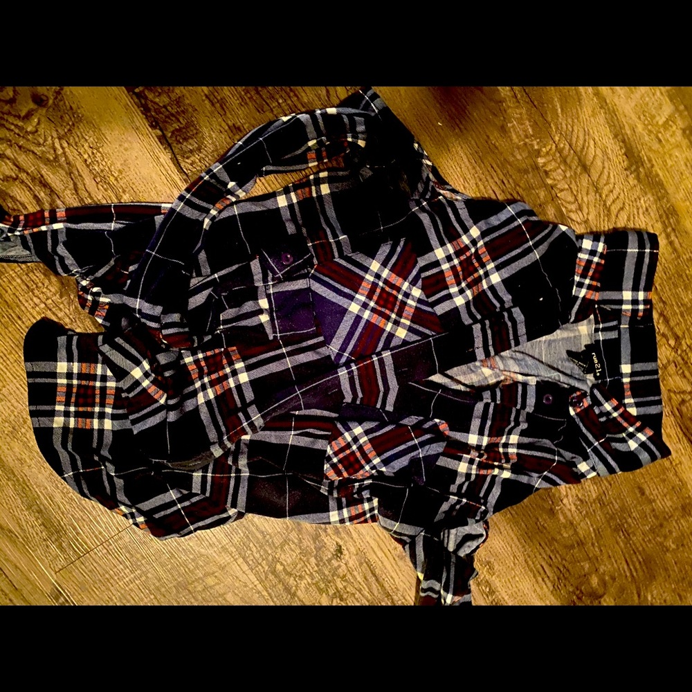 Basic striped/ plaid open shoulder top.